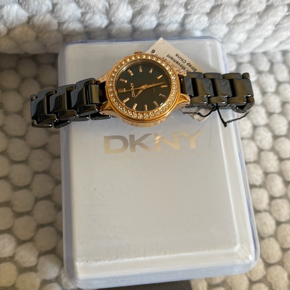 Dkny - Picture 4 of 6